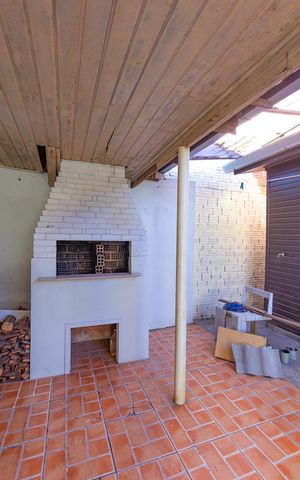 Casa à venda com 350m², 5 quartos e 3 vagas Casa à venda com 350m², 5 quartos e 3 vagasVaranda/Churrasqueira/Casa 2
