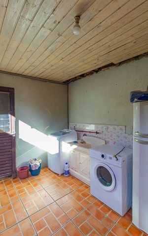 Casa à venda com 350m², 5 quartos e 3 vagas Casa à venda com 350m², 5 quartos e 3 vagasÁrea de Serviço/Casa 2