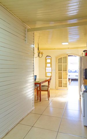 Casa à venda com 350m², 5 quartos e 3 vagas Casa à venda com 350m², 5 quartos e 3 vagasCozinha/Casa 2