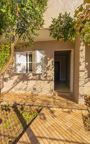 Casa à venda com 350m², 5 quartos e 3 vagas Casa à venda com 350m², 5 quartos e 3 vagasEntrada
