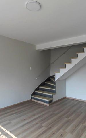 Casa à venda com 125m², 4 quartos e 3 vagas Casa à venda com 125m², 4 quartos e 3 vagasSala