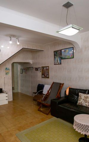 Casa à venda com 232m², 4 quartos e 2 vagasSala
