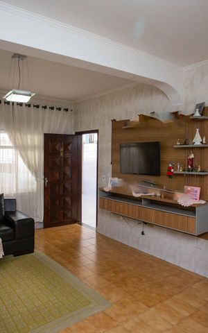 Casa à venda com 232m², 4 quartos e 2 vagasSala