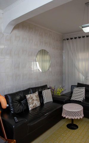 Casa à venda com 232m², 4 quartos e 2 vagasSala