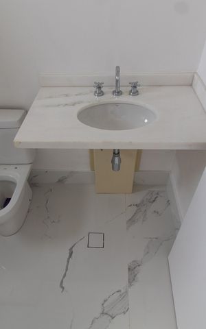 Apartamento à venda com 139m², 3 quartos e 5 vagas Apartamento à venda com 139m², 3 quartos e 5 vagasBanheiro da Suíte 1