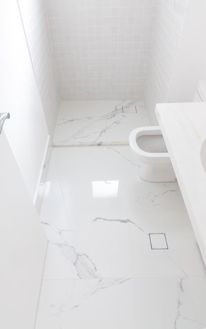 Apartamento à venda com 139m², 3 quartos e 5 vagas Apartamento à venda com 139m², 3 quartos e 5 vagasBanheiro da Suíte 2