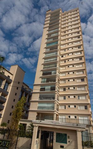Apartamento à venda com 139m², 3 quartos e 5 vagas Apartamento à venda com 139m², 3 quartos e 5 vagasFachada