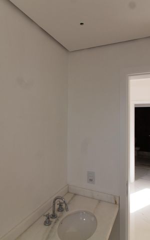Apartamento à venda com 139m², 3 quartos e 5 vagas Apartamento à venda com 139m², 3 quartos e 5 vagasBanheiro da Suíte 2