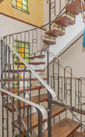 Casa à venda com 208m², 3 quartos e 1 vagaEscada
