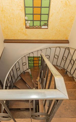 Casa à venda com 208m², 3 quartos e 1 vagaEscada