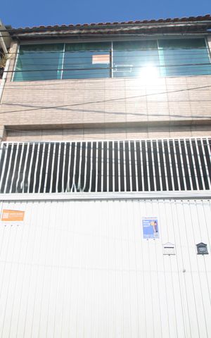Casa para alugar com 200m², 3 quartos e 2 vagasFachada