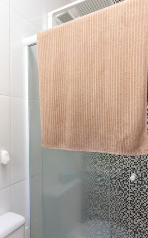 Casa de condomínio à venda com 98m², 3 quartos e 2 vagas Casa de condomínio à venda com 98m², 3 quartos e 2 vagasBanheiro da Suíte