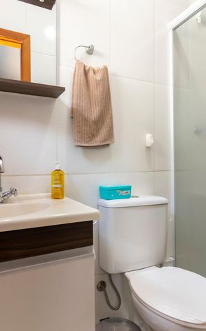 Casa de condomínio à venda com 98m², 3 quartos e 2 vagas Casa de condomínio à venda com 98m², 3 quartos e 2 vagasBanheiro da Suíte