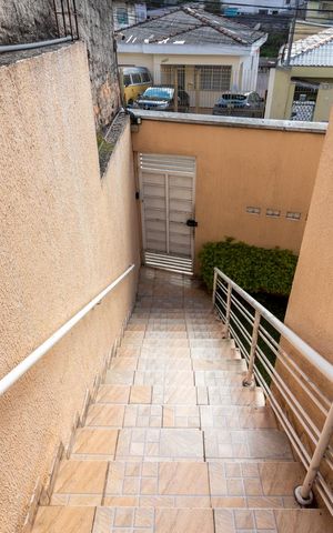 Casa de condomínio à venda com 98m², 3 quartos e 2 vagas Casa de condomínio à venda com 98m², 3 quartos e 2 vagasÁrea comum - Escada