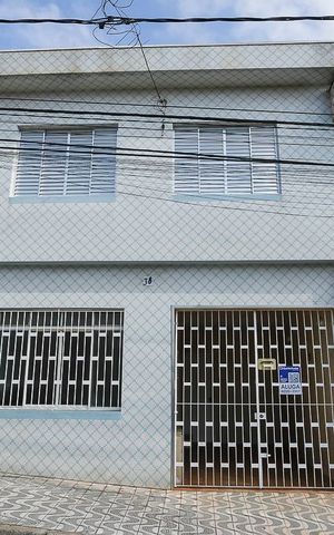 Casa para alugar com 111m², 3 quartos e 1 vagaFachada + plaquinha