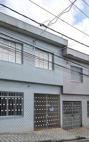 Casa para alugar com 111m², 3 quartos e 1 vagaFachada + plaquinha
