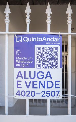 Casa à venda com 220m², 5 quartos e 2 vagas Casa à venda com 220m², 5 quartos e 2 vagasPlaca