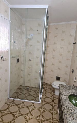 Casa à venda com 159m², 2 quartos e 2 vagas Casa à venda com 159m², 2 quartos e 2 vagasBanheiro