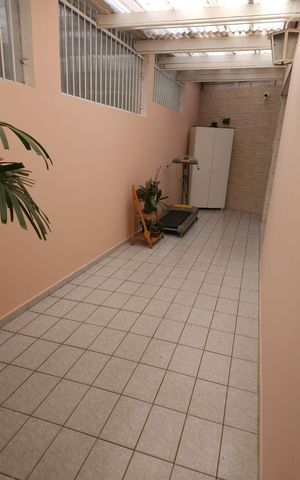 Casa à venda com 159m², 2 quartos e 2 vagas Casa à venda com 159m², 2 quartos e 2 vagasÁrea Externa