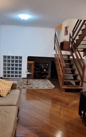 Casa à venda com 282m², 4 quartos e 3 vagas Casa à venda com 282m², 4 quartos e 3 vagasSala