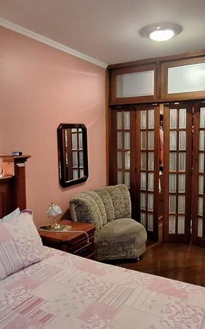 Casa à venda com 282m², 4 quartos e 3 vagas Casa à venda com 282m², 4 quartos e 3 vagasQuarto 3