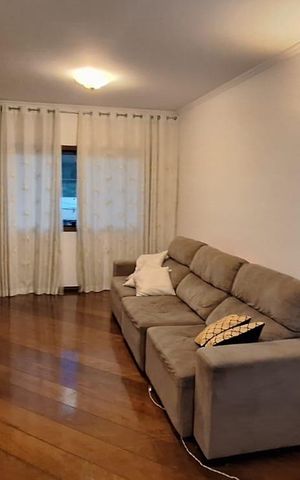 Casa à venda com 282m², 4 quartos e 3 vagas Casa à venda com 282m², 4 quartos e 3 vagasSala