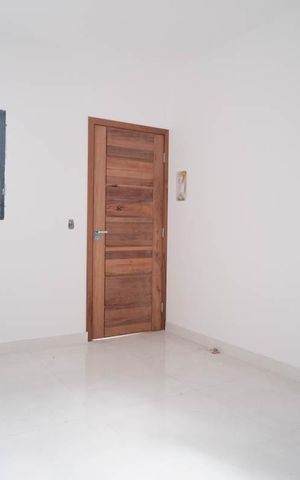 Casa à venda com 79m², 2 quartos e 2 vagasSala
