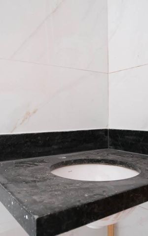 Casa à venda com 79m², 2 quartos e 2 vagasBanheiro da Suíte 2