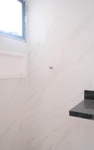 Casa à venda com 79m², 2 quartos e 2 vagasBanheiro da Suíte 1
