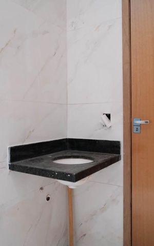 Casa à venda com 79m², 2 quartos e 2 vagasBanheiro da Suíte 2