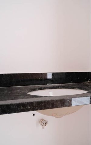 Casa à venda com 79m², 2 quartos e 2 vagasLavabo