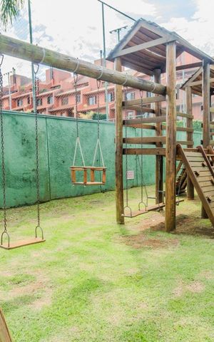 Casa de condomínio à venda com 382m², 3 quartos e 2 vagas Casa de condomínio à venda com 382m², 3 quartos e 2 vagasÁrea comum - Playground
