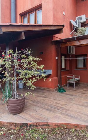 Casa de condomínio à venda com 382m², 3 quartos e 2 vagasQuintal