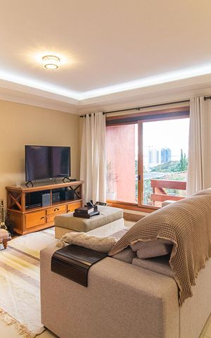 Casa de condomínio à venda com 382m², 3 quartos e 2 vagasSala
