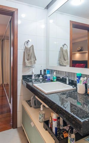 Casa de condomínio à venda com 382m², 3 quartos e 2 vagasBanheiro da Suíte