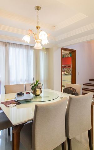 Casa de condomínio à venda com 382m², 3 quartos e 2 vagasSala