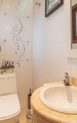Casa de condomínio à venda com 382m², 3 quartos e 2 vagasLavabo