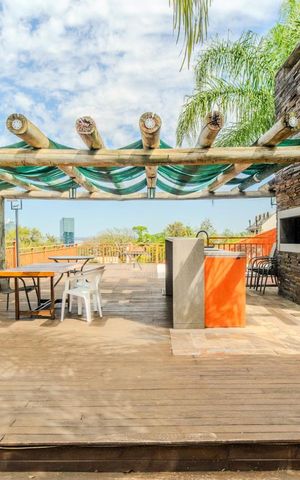 Casa de condomínio à venda com 382m², 3 quartos e 2 vagas Casa de condomínio à venda com 382m², 3 quartos e 2 vagasÁrea comum - Churrasqueira