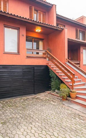 Casa de condomínio à venda com 382m², 3 quartos e 2 vagasFachada