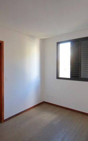 Apartamento à venda com 135m², 4 quartos e 3 vagasQuarto 2