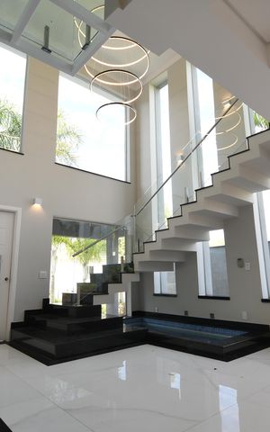 Casa de condomínio à venda com 402m², 4 quartos e 4 vagasSala 1
