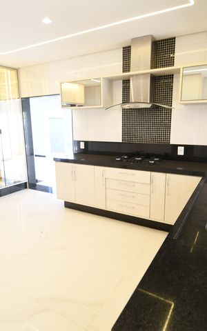 Casa de condomínio à venda com 402m², 4 quartos e 4 vagasCozinha