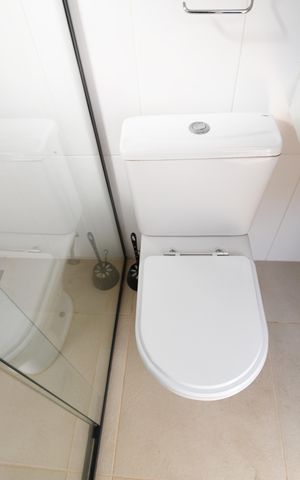 Casa de condomínio à venda com 402m², 4 quartos e 4 vagasBanheiro de serviço