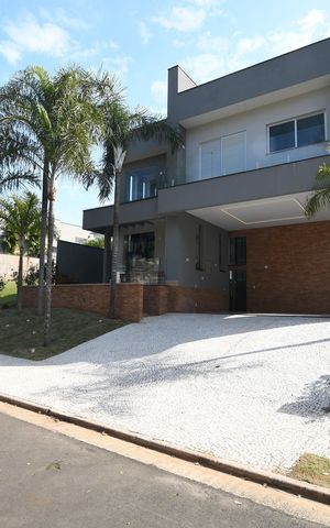 Casa de condomínio à venda com 402m², 4 quartos e 4 vagasFachada