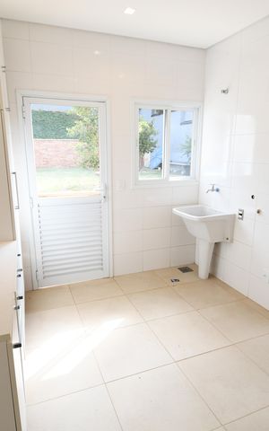Casa de condomínio à venda com 402m², 4 quartos e 4 vagasÁrea de Serviço