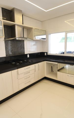 Casa de condomínio à venda com 402m², 4 quartos e 4 vagasCozinha