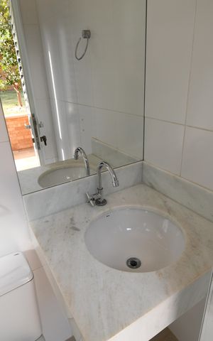 Casa de condomínio à venda com 402m², 4 quartos e 4 vagasBanheiro de serviço