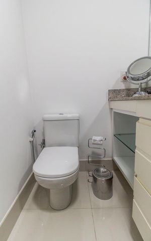 Apartamento para alugar com 243m², 3 quartos e 3 vagas Apartamento para alugar com 243m², 3 quartos e 3 vagasBanheiro da Suíte 2