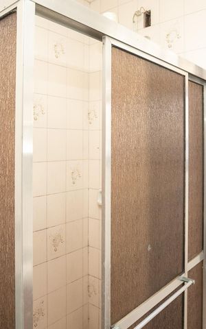 Casa à venda com 700m², 5 quartos e 2 vagas Casa à venda com 700m², 5 quartos e 2 vagasBanheiro 1