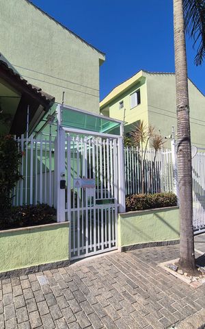 Casa de condomínio à venda com 138m², 3 quartos e 2 vagas Casa de condomínio à venda com 138m², 3 quartos e 2 vagasFachada